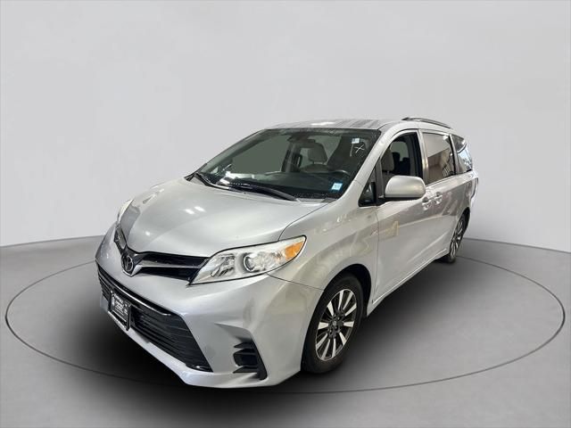 2018 Toyota Sienna LE