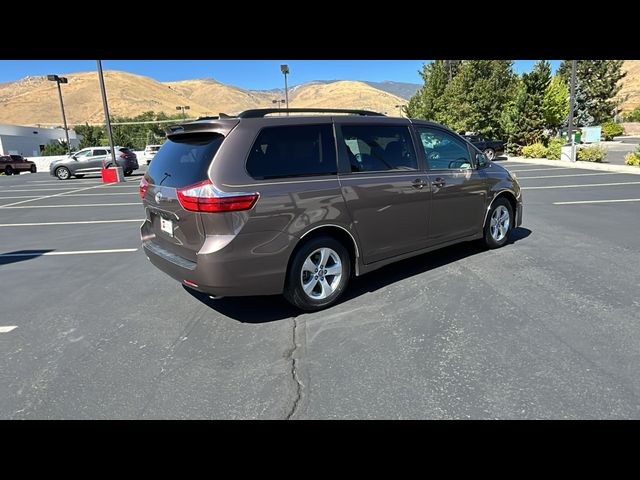 2018 Toyota Sienna LE