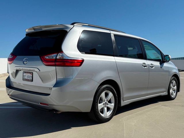 2018 Toyota Sienna 