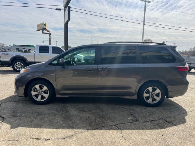 2018 Toyota Sienna LE Auto Access Seat