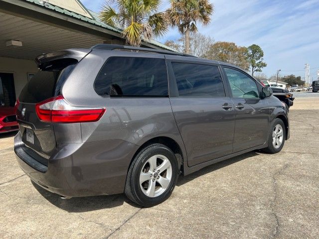 2018 Toyota Sienna LE Auto Access Seat