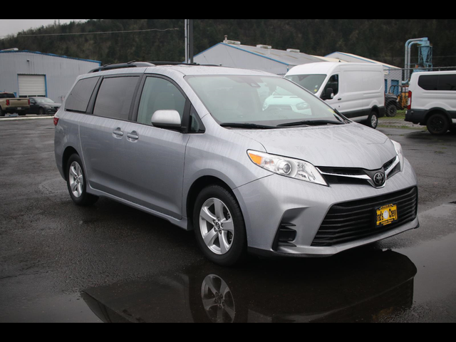 2018 Toyota Sienna LE Auto Access Seat