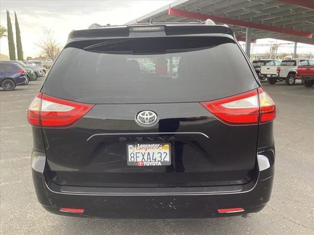 2018 Toyota Sienna LE