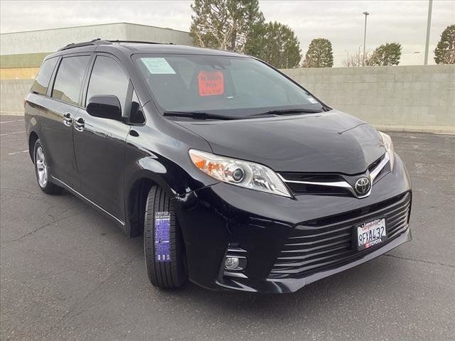 2018 Toyota Sienna LE