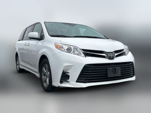 2018 Toyota Sienna LE