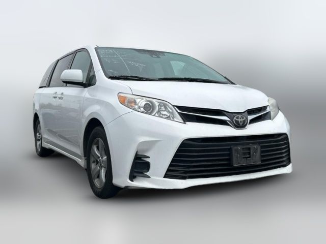 2018 Toyota Sienna LE