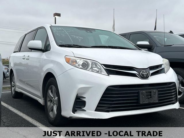 2018 Toyota Sienna LE