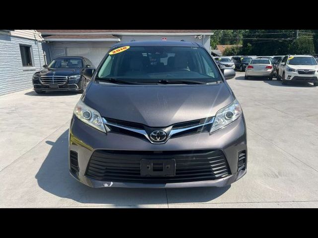2018 Toyota Sienna LE