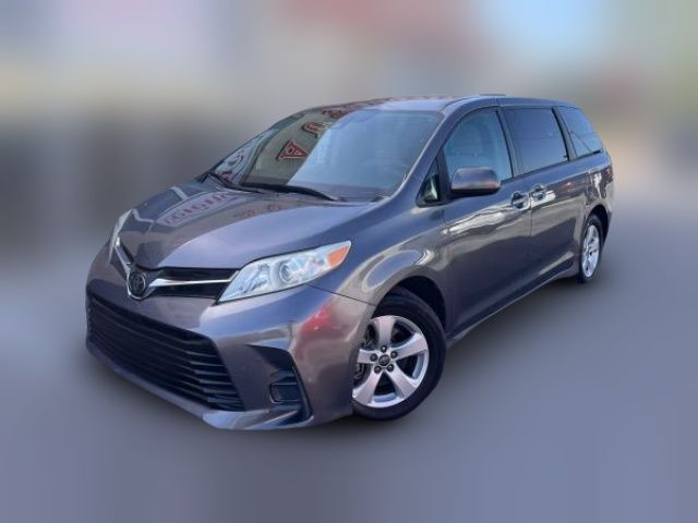 2018 Toyota Sienna LE