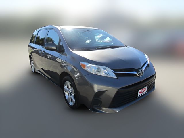 2018 Toyota Sienna LE