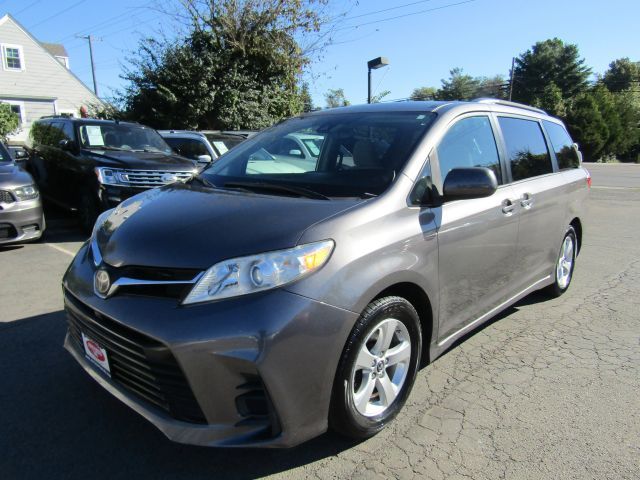 2018 Toyota Sienna LE
