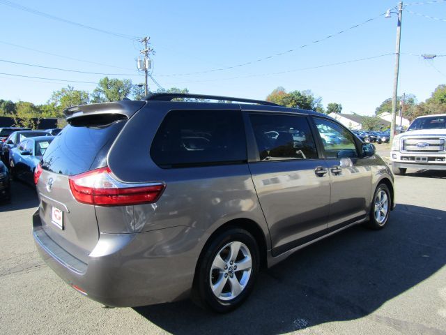 2018 Toyota Sienna LE