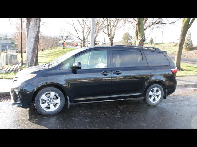 2018 Toyota Sienna LE Mobility