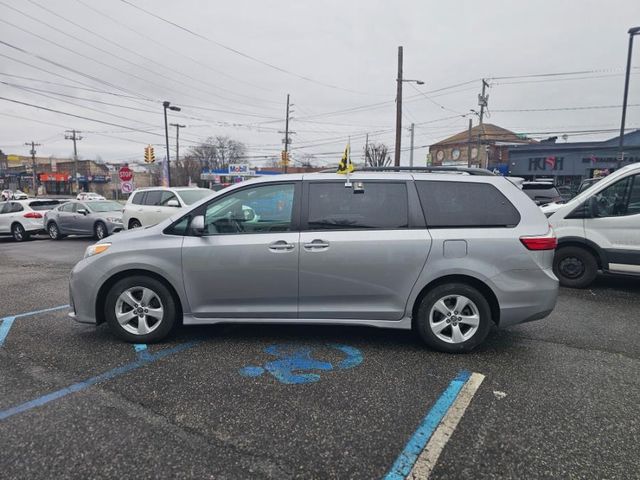 2018 Toyota Sienna LE Mobility