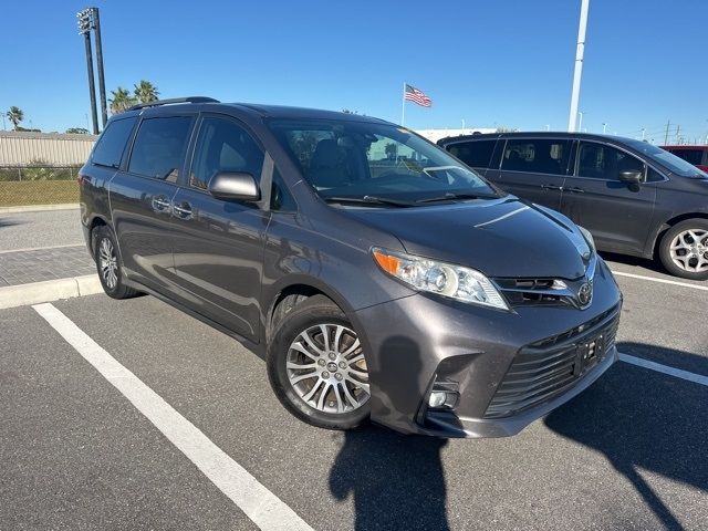 2018 Toyota Sienna 