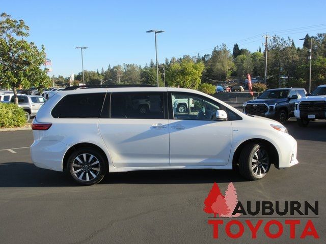 2018 Toyota Sienna 