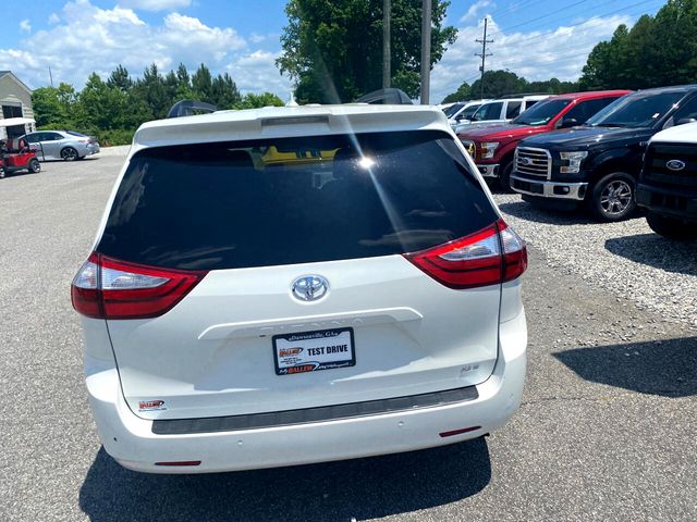 2018 Toyota Sienna 