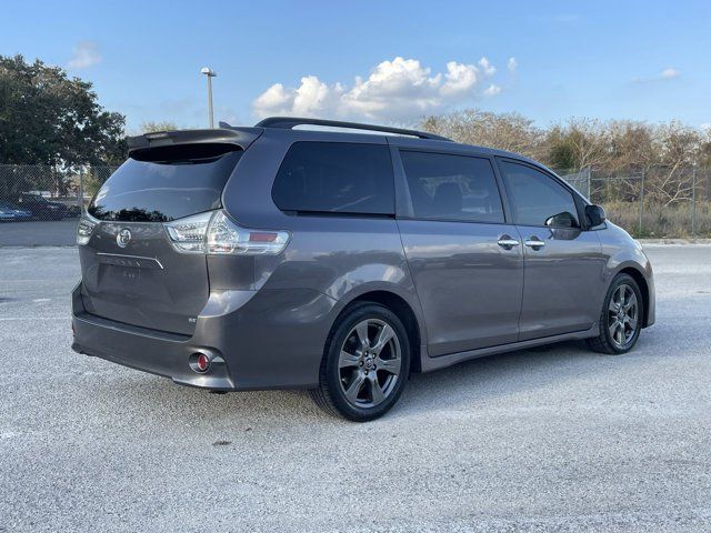 2018 Toyota Sienna SE