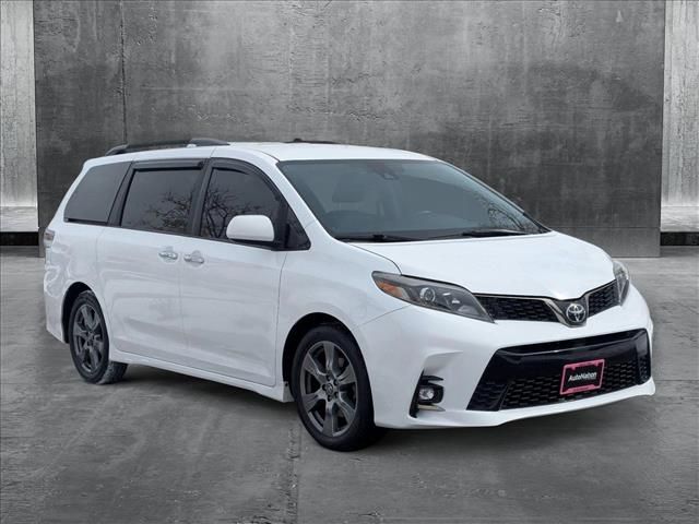 2018 Toyota Sienna SE