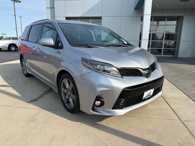 2018 Toyota Sienna SE