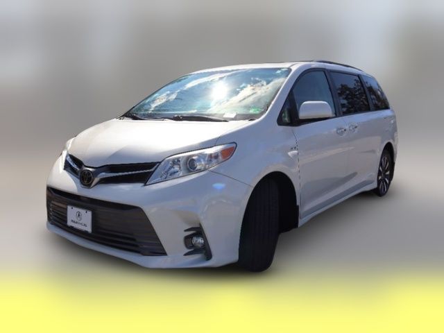 2018 Toyota Sienna XLE