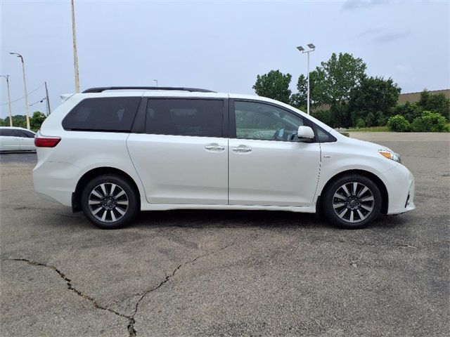 2018 Toyota Sienna XLE