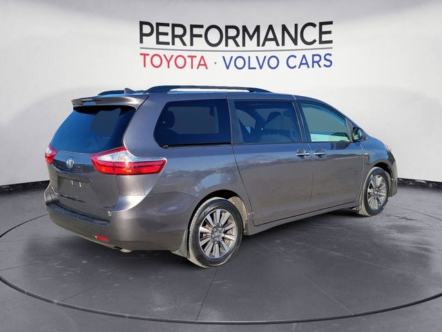 2018 Toyota Sienna XLE