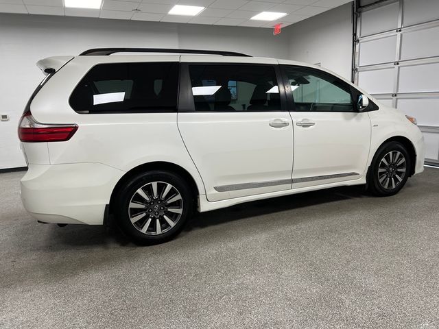 2018 Toyota Sienna XLE