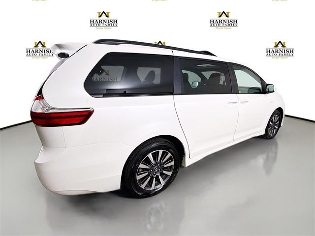 2018 Toyota Sienna XLE