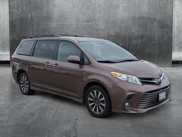 2018 Toyota Sienna XLE