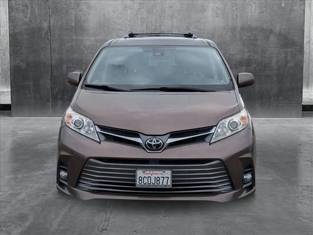 2018 Toyota Sienna XLE