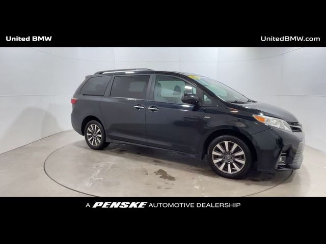 2018 Toyota Sienna XLE