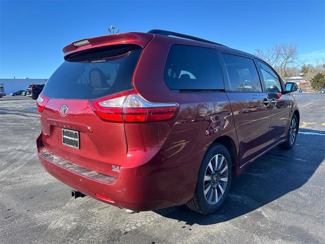 2018 Toyota Sienna XLE