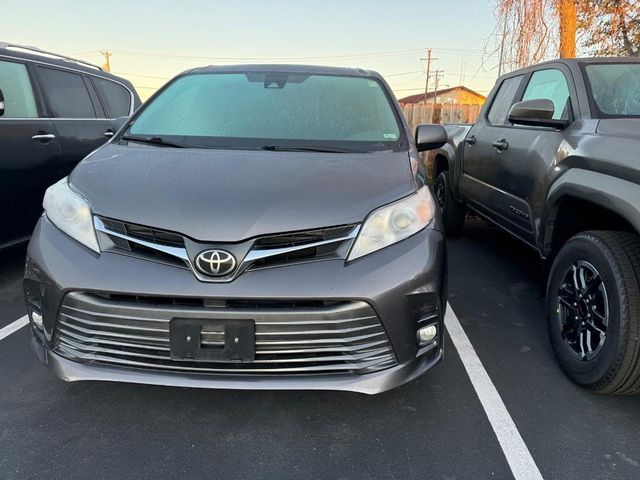 2018 Toyota Sienna XLE