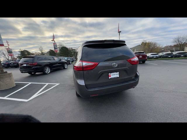 2018 Toyota Sienna XLE