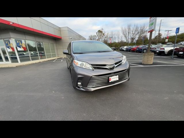 2018 Toyota Sienna XLE