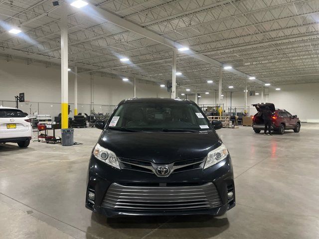 2018 Toyota Sienna XLE