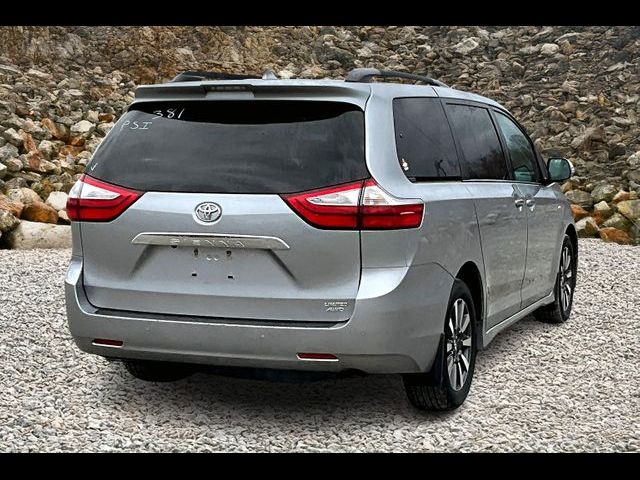 2018 Toyota Sienna XLE