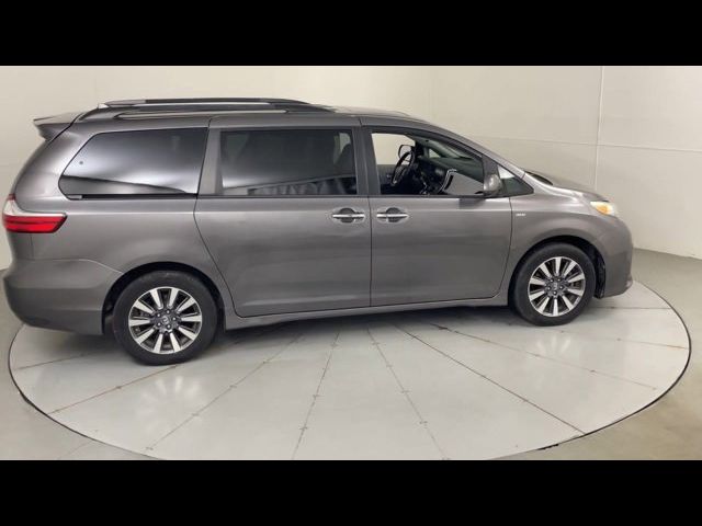 2018 Toyota Sienna XLE