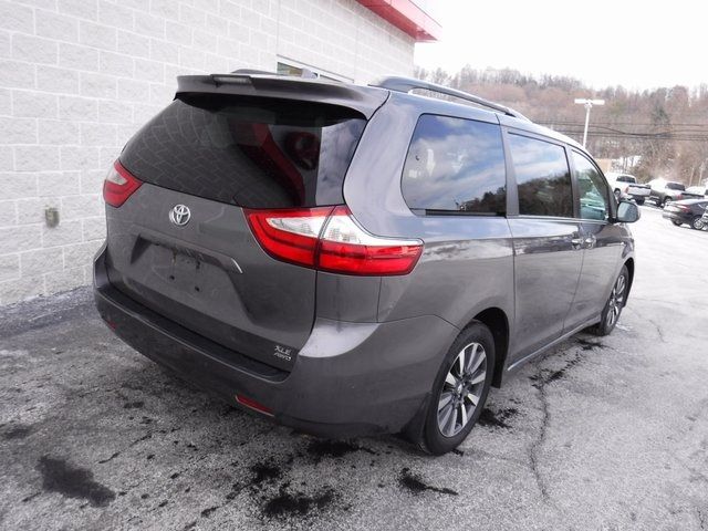 2018 Toyota Sienna XLE