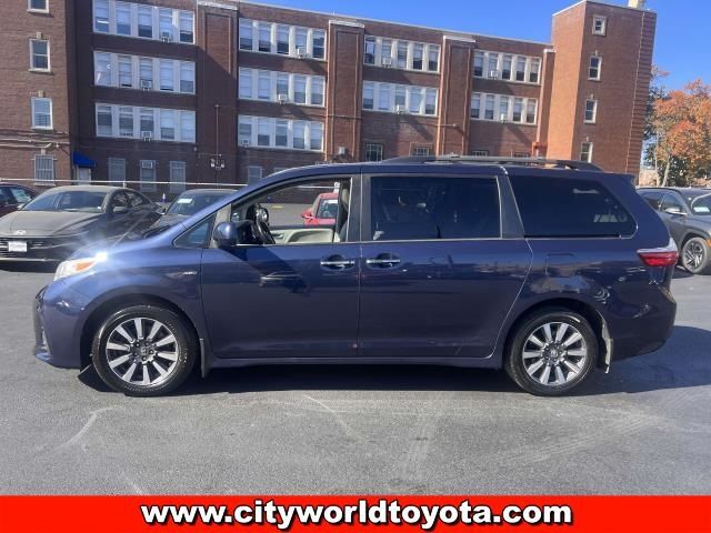 2018 Toyota Sienna XLE