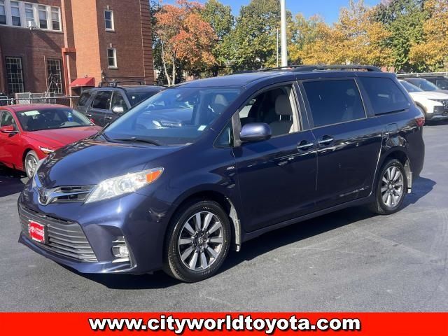 2018 Toyota Sienna XLE