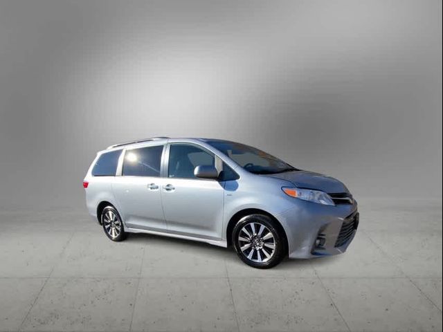 2018 Toyota Sienna XLE