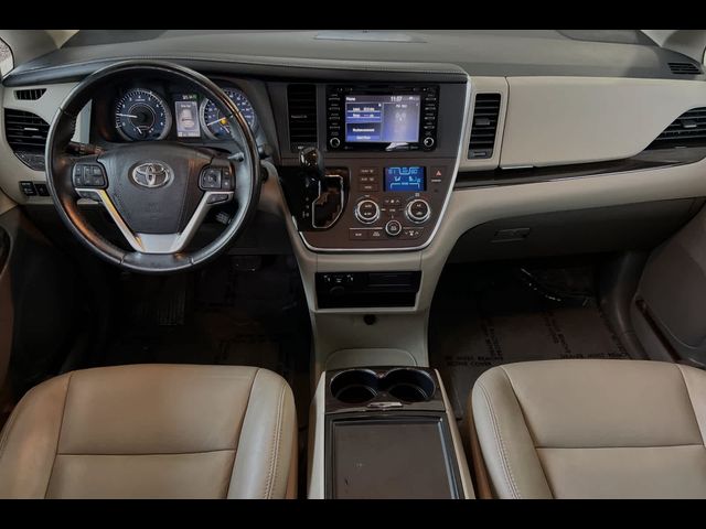 2018 Toyota Sienna XLE