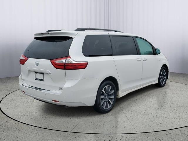 2018 Toyota Sienna XLE