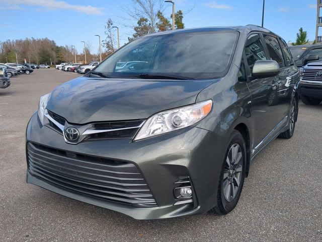 2018 Toyota Sienna XLE