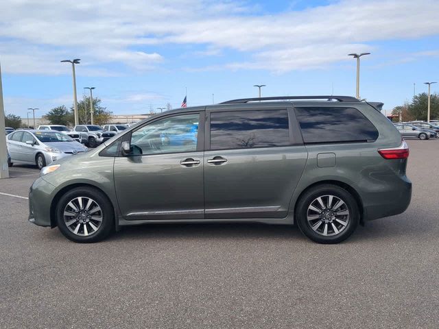 2018 Toyota Sienna XLE