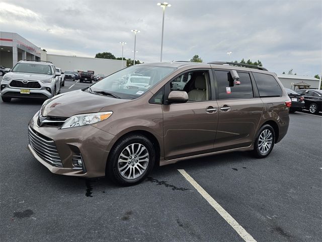 2018 Toyota Sienna XLE