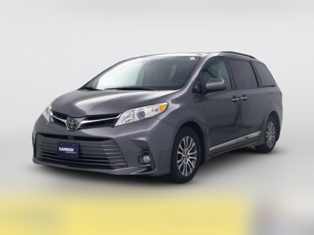 2018 Toyota Sienna XLE