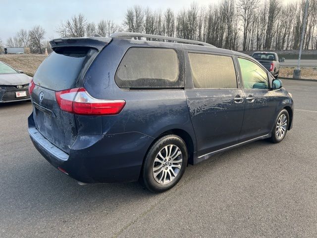 2018 Toyota Sienna XLE Auto Access Seat